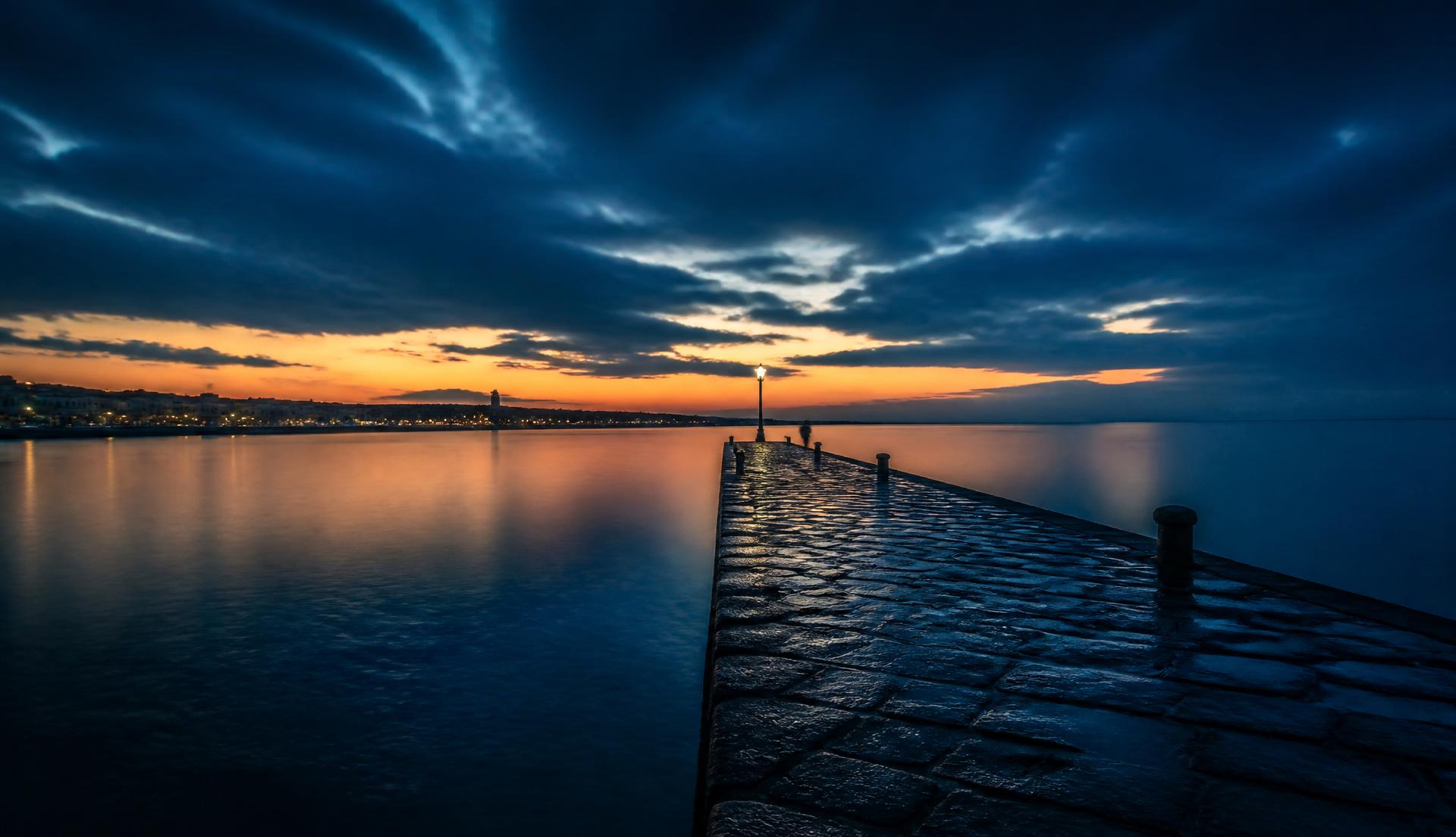 Il mare di Trieste al crepuscolo